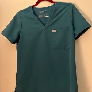 FIGS technical collection:
Women's Caribbean Blue Scrub
Top Size S